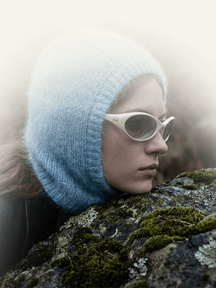 SoftFOLD01 photoshoot — side angle